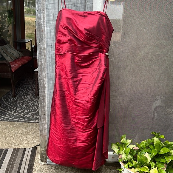 Alexia designs strapless bridesmaid dress - Picture 1 of 8